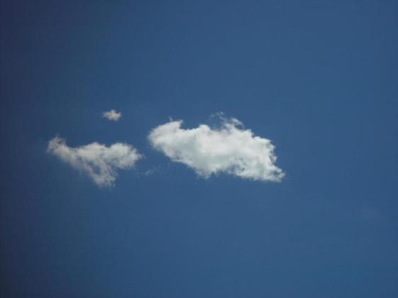 fluffy-white-cloud-on-deep-blue-sky-725x544
